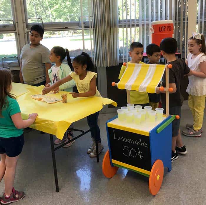 Students held a successful lemonade stand fundraiser. (Photo courtesy Cindy Imperiale)