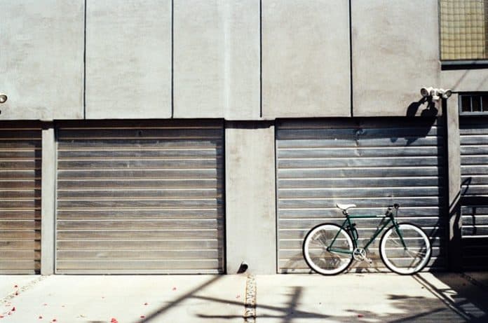 A garage. (File photo)
