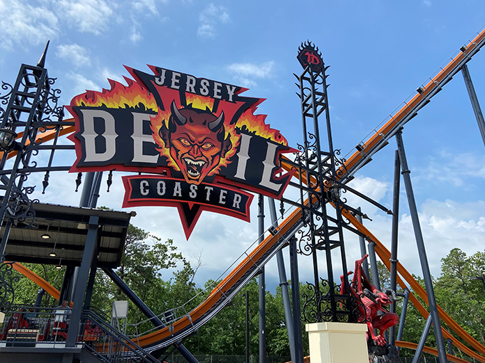 Jersey Devil Coaster front seat on-ride 4K POV @60fps Six Flags