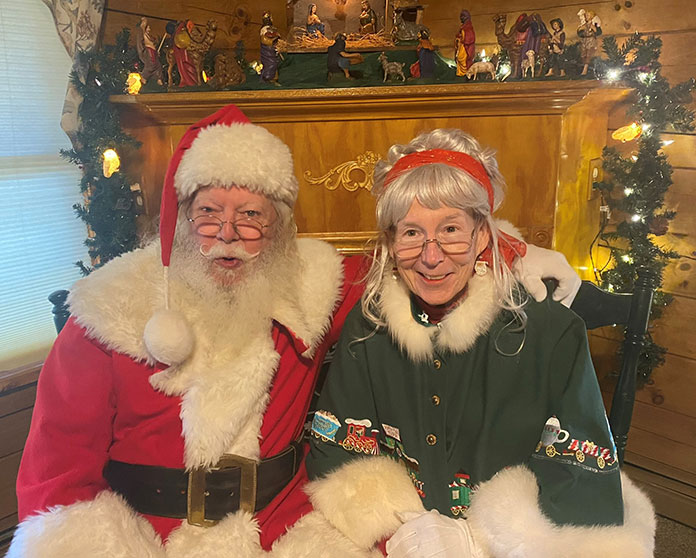 2-santa-Claus-couple-