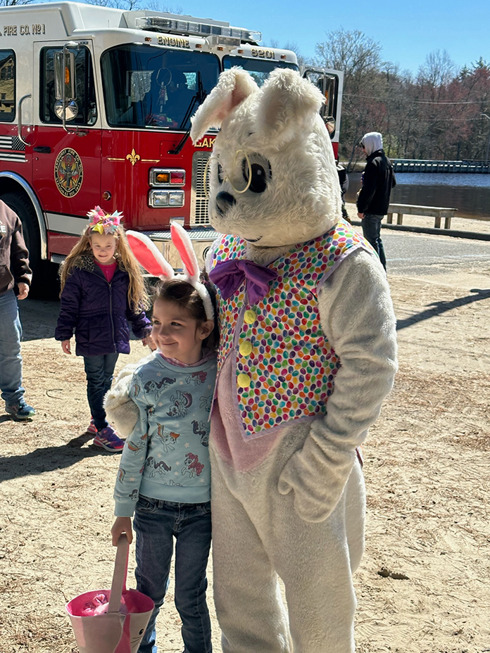 LAKEHURST-Egg-Hunt-Bunny-with-little-girl