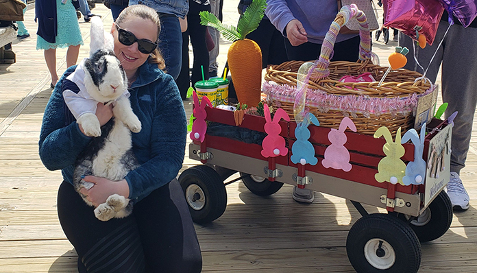 SEASIDE-HEIGHTS-Easter-Mom-and-Kaiser-and-wagon