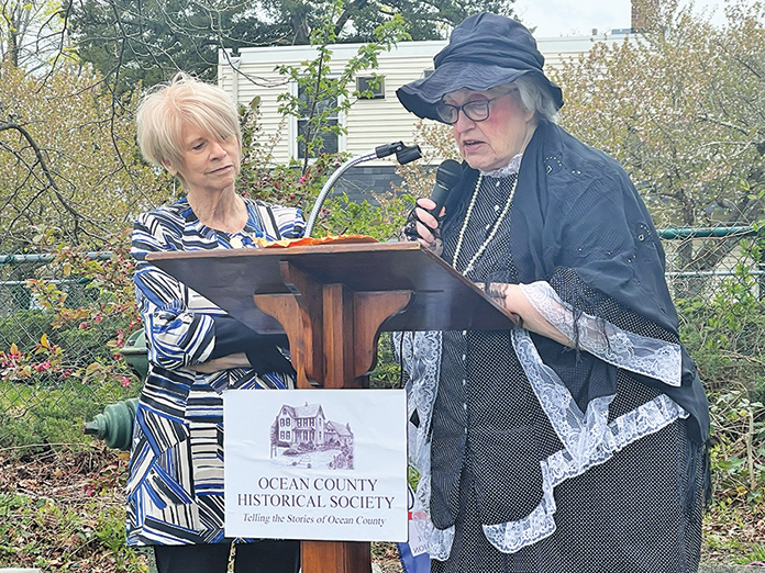 Daughters Of American Revolution Honor Local Founder