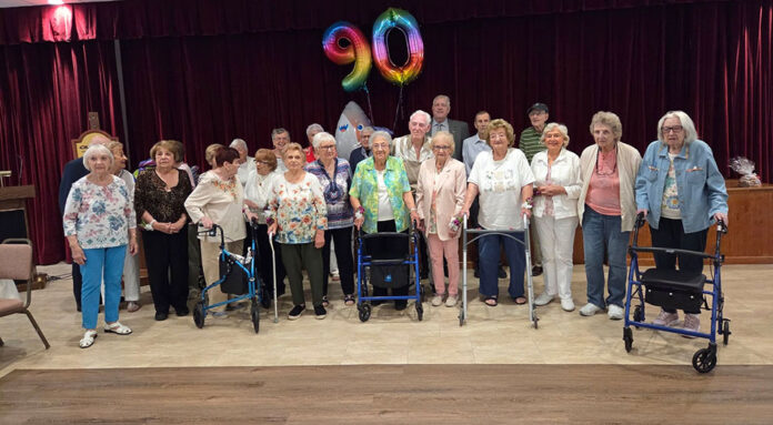 2-Cedar-Glen-Seniors-group-shot