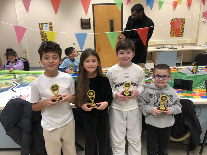 p-MiftariChildrenHoldTrophies