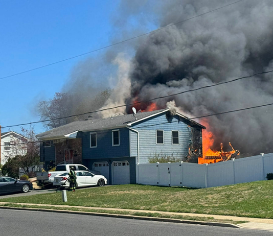 Police Officer, Family Escape Fast-Moving House Fire